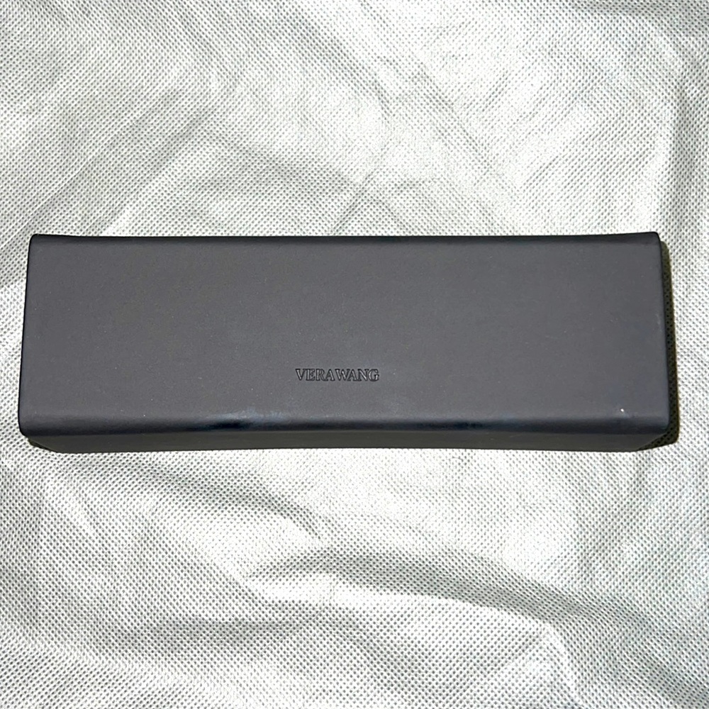 Vera Wang glasses case